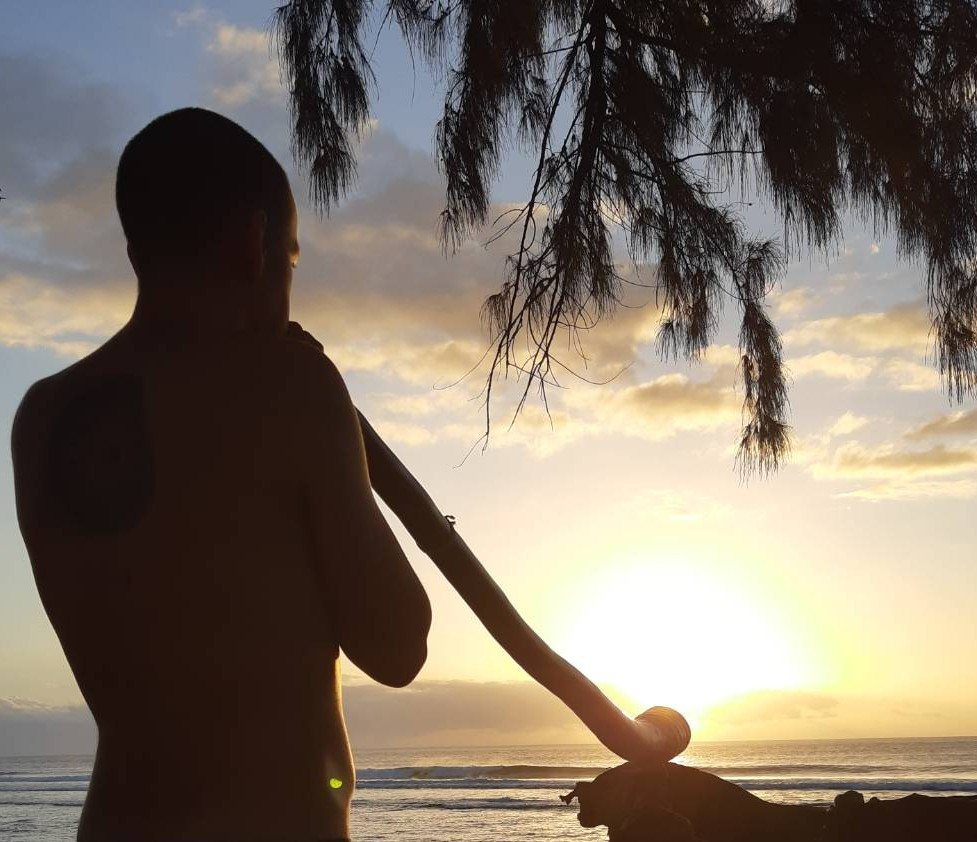 SonnoZ - Saint-Leu La Réunion - profil didgeridoo